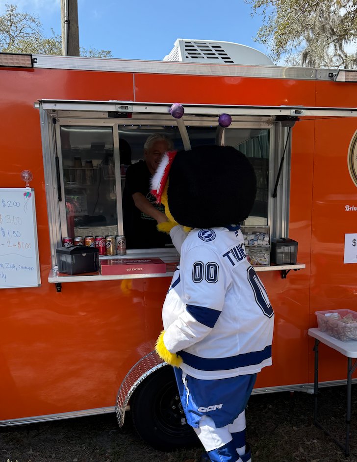 Thunderbug ordering a float